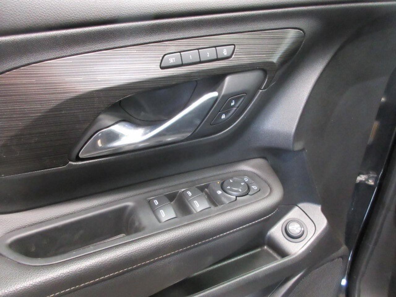 2022 GMC Terrain SLT AWD, NAV, ROOF, LEATHER, APPLE/ANDROID, 69K! Photo