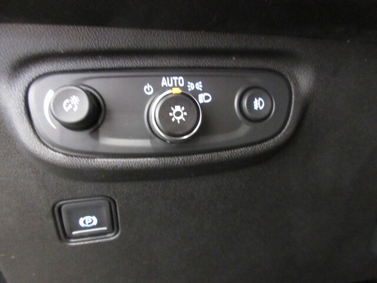 2022 GMC Terrain SLT AWD, NAV, ROOF, LEATHER, APPLE/ANDROID, 69K! Photo