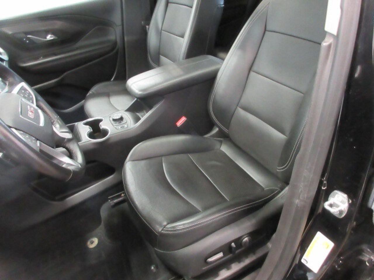 2022 GMC Terrain SLT AWD, NAV, ROOF, LEATHER, APPLE/ANDROID, 69K! Photo