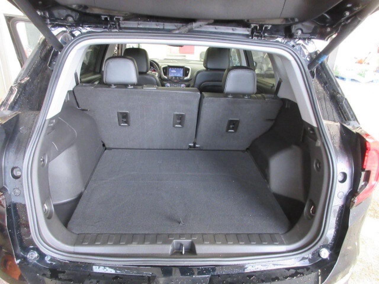 2022 GMC Terrain SLT AWD, NAV, ROOF, LEATHER, APPLE/ANDROID, 69K! Photo