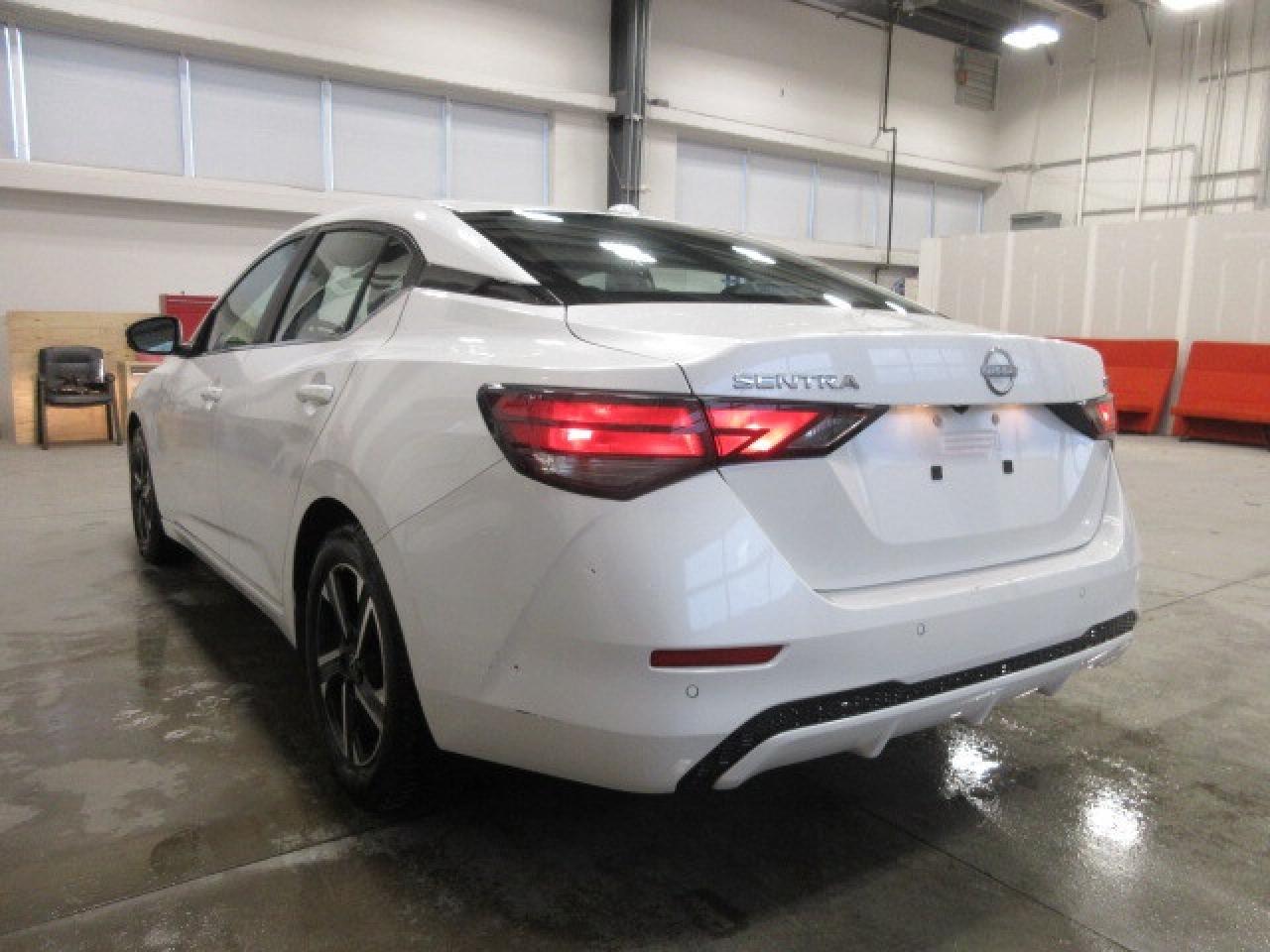 2024 Nissan Sentra SV, HTD. SEATS, ALLOYS, A/C, APPLE/ANDROID, 66K! Photo