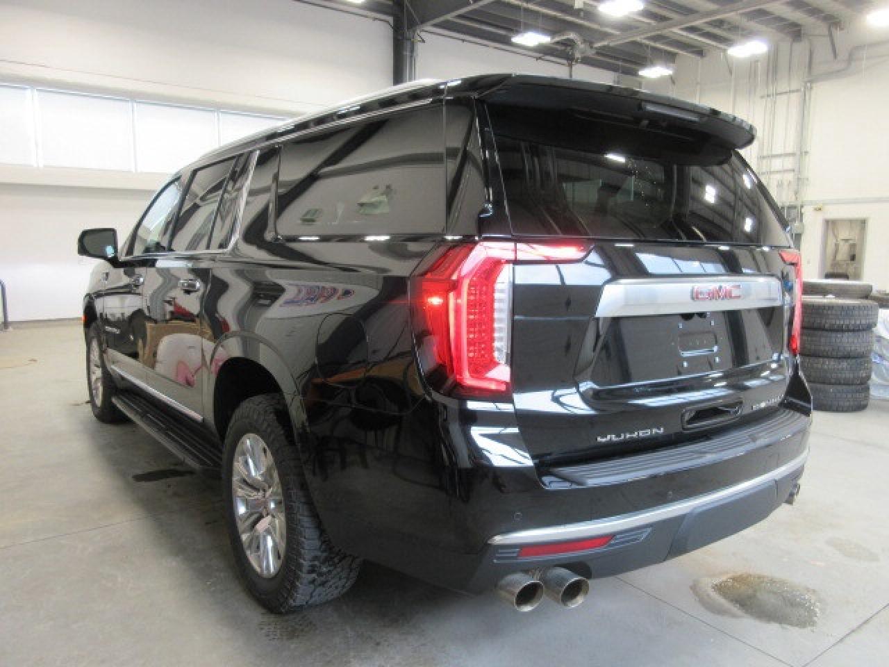 2023 GMC Yukon XL DENALI, NAV, ROOF, LEATHER APPLE/ANDROID, 35K! Photo