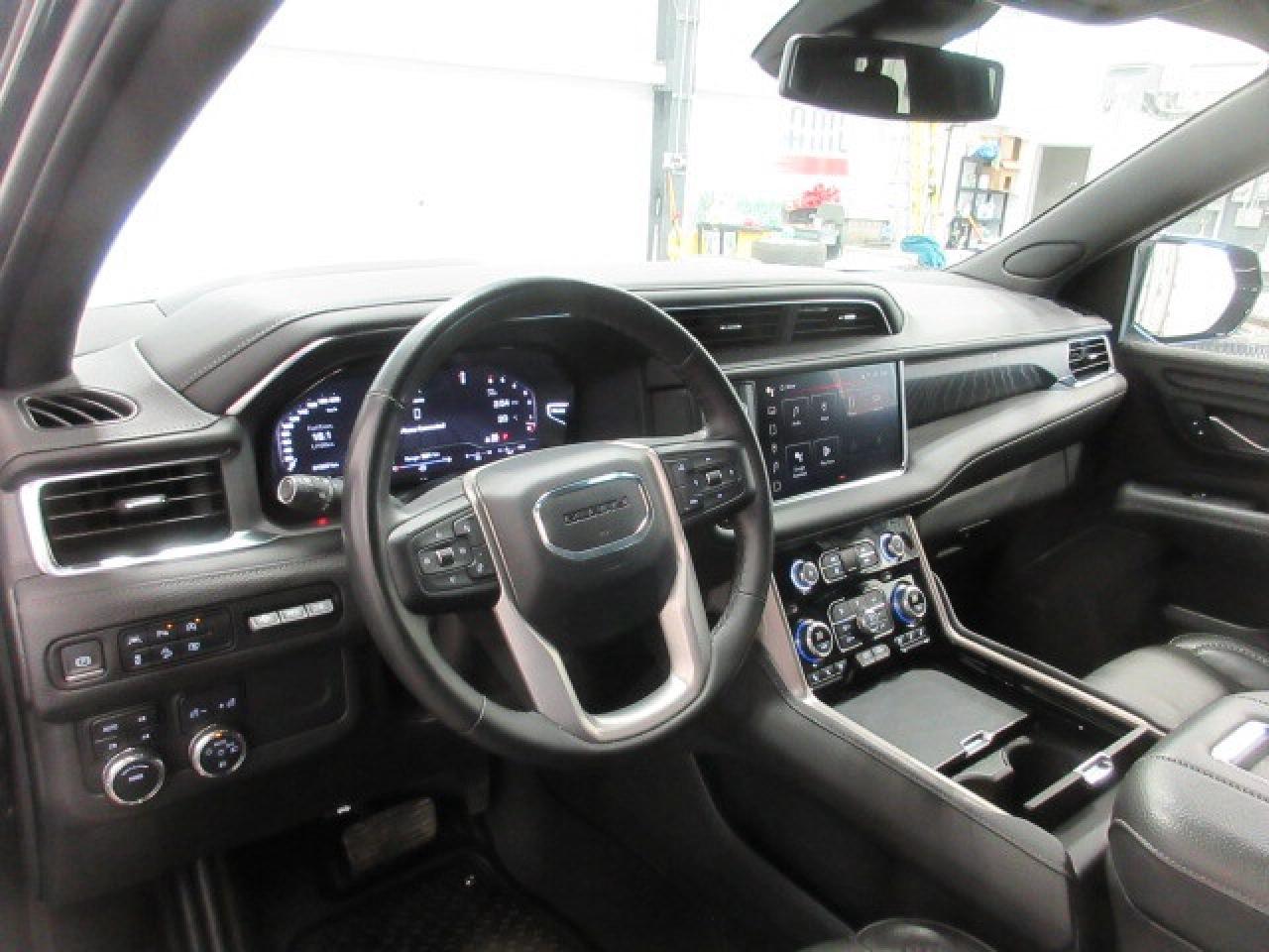 2023 GMC Yukon XL DENALI, NAV, ROOF, LEATHER APPLE/ANDROID, 35K! Photo