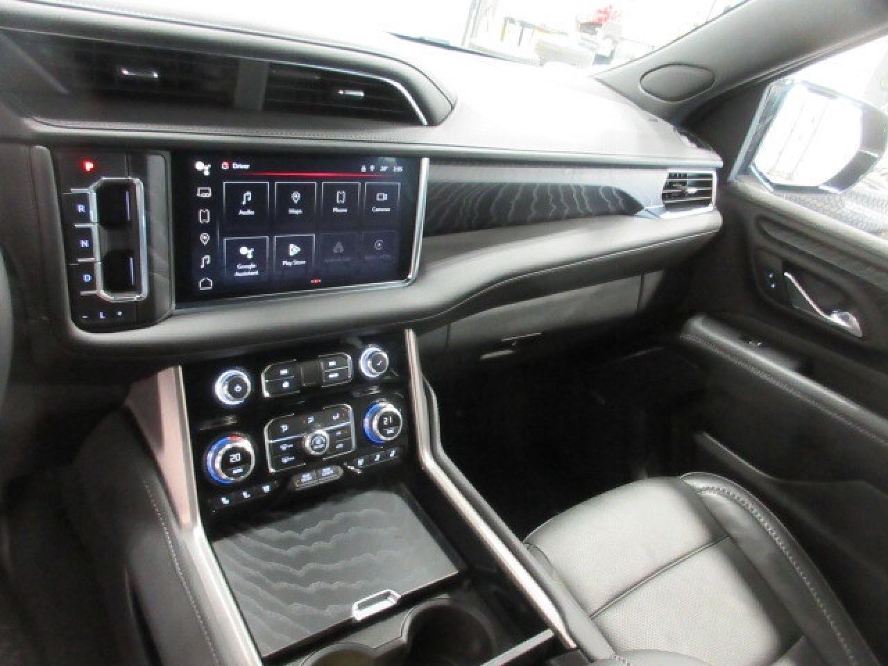 2023 GMC Yukon XL DENALI, NAV, ROOF, LEATHER APPLE/ANDROID, 35K! Photo