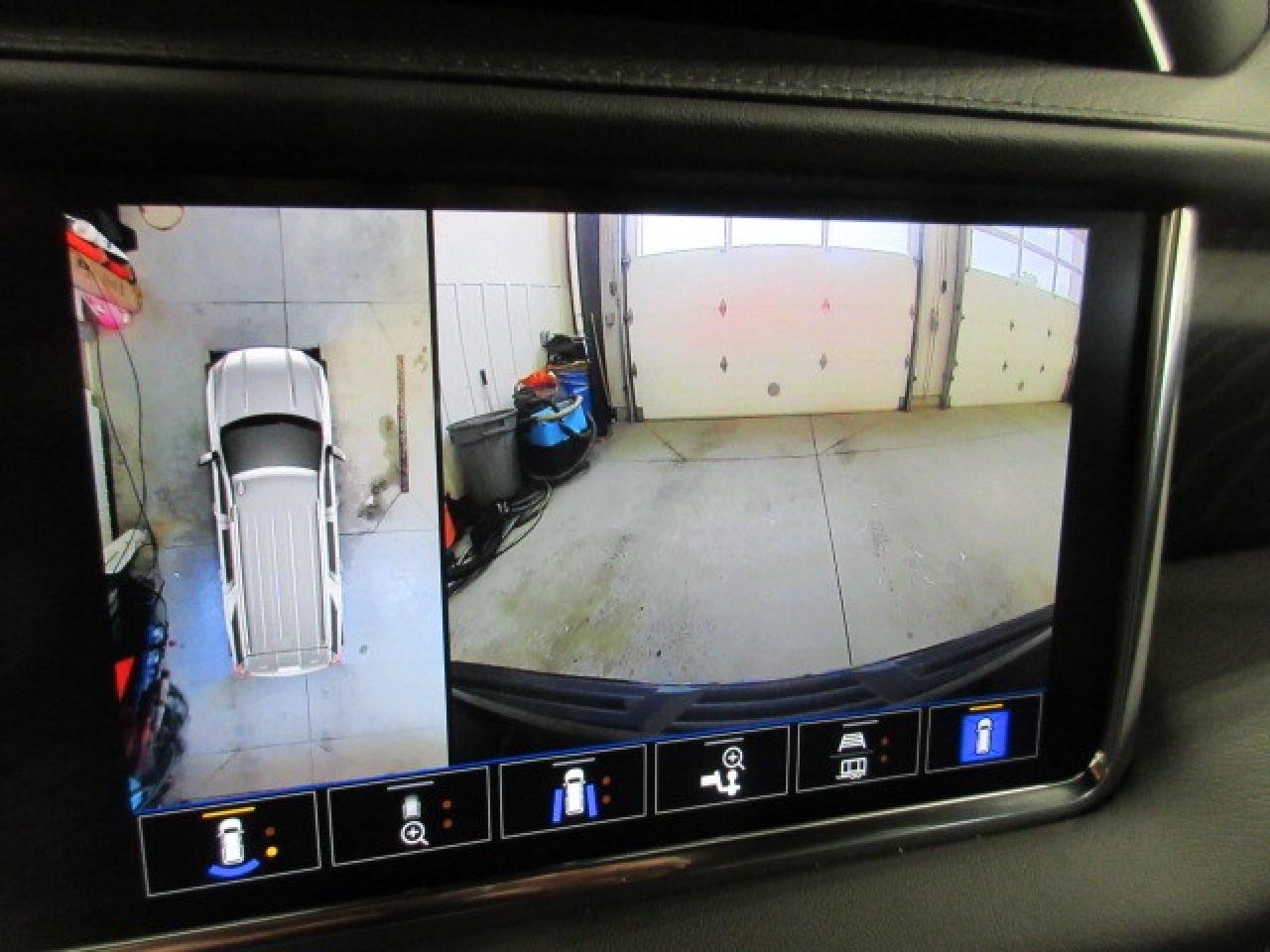 2023 GMC Yukon XL DENALI, NAV, ROOF, LEATHER APPLE/ANDROID, 35K! Photo