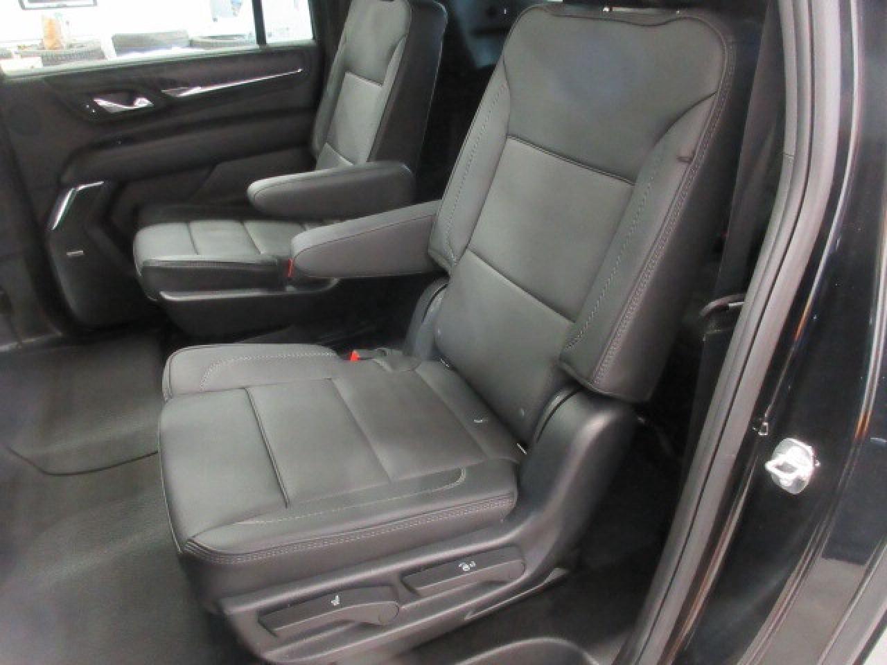 2023 GMC Yukon XL DENALI, NAV, ROOF, LEATHER APPLE/ANDROID, 35K! Photo