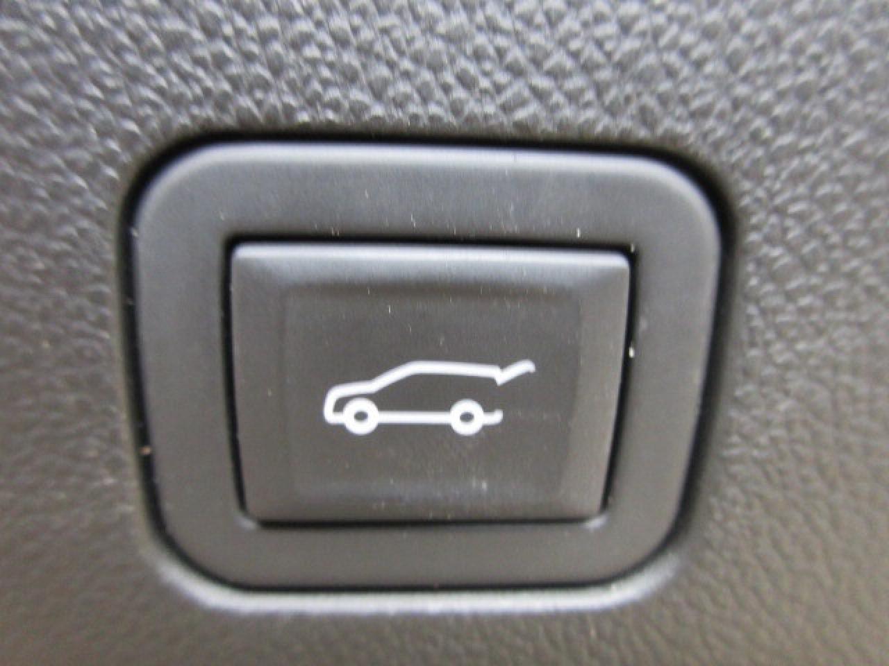 2023 GMC Yukon XL DENALI, NAV, ROOF, LEATHER APPLE/ANDROID, 35K! Photo