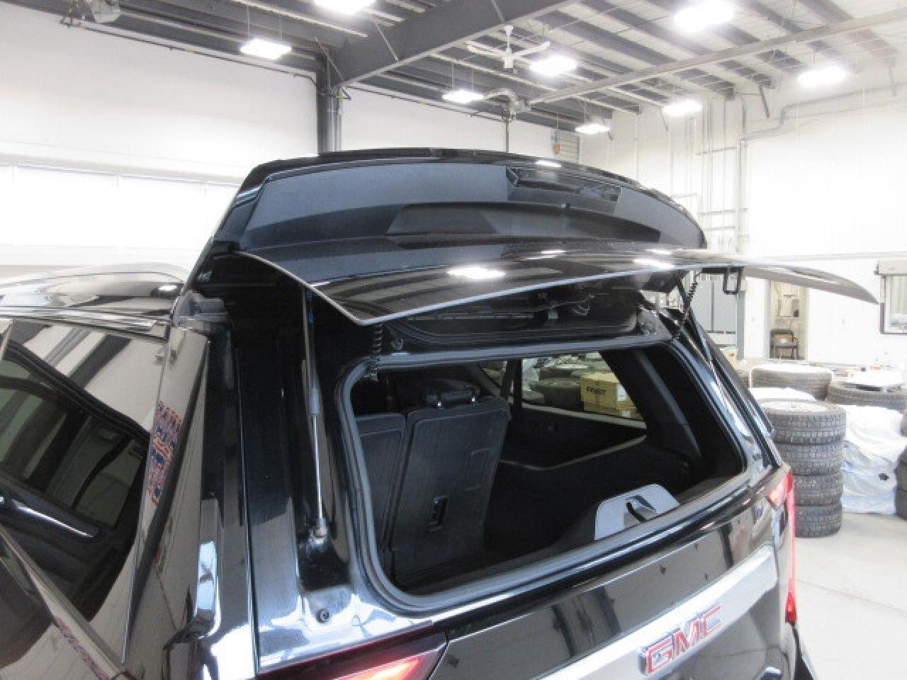 2023 GMC Yukon XL DENALI, NAV, ROOF, LEATHER APPLE/ANDROID, 35K! Photo