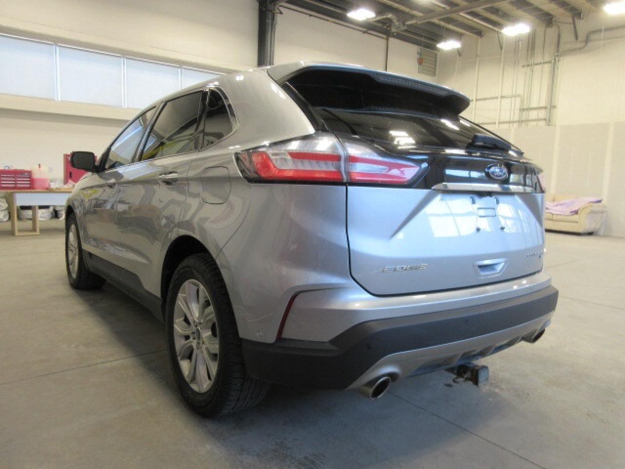 2020 Ford Edge TITANIUM AWD, ROOF, LEATHER, APPLE/ANDROID, 98K! Photo4