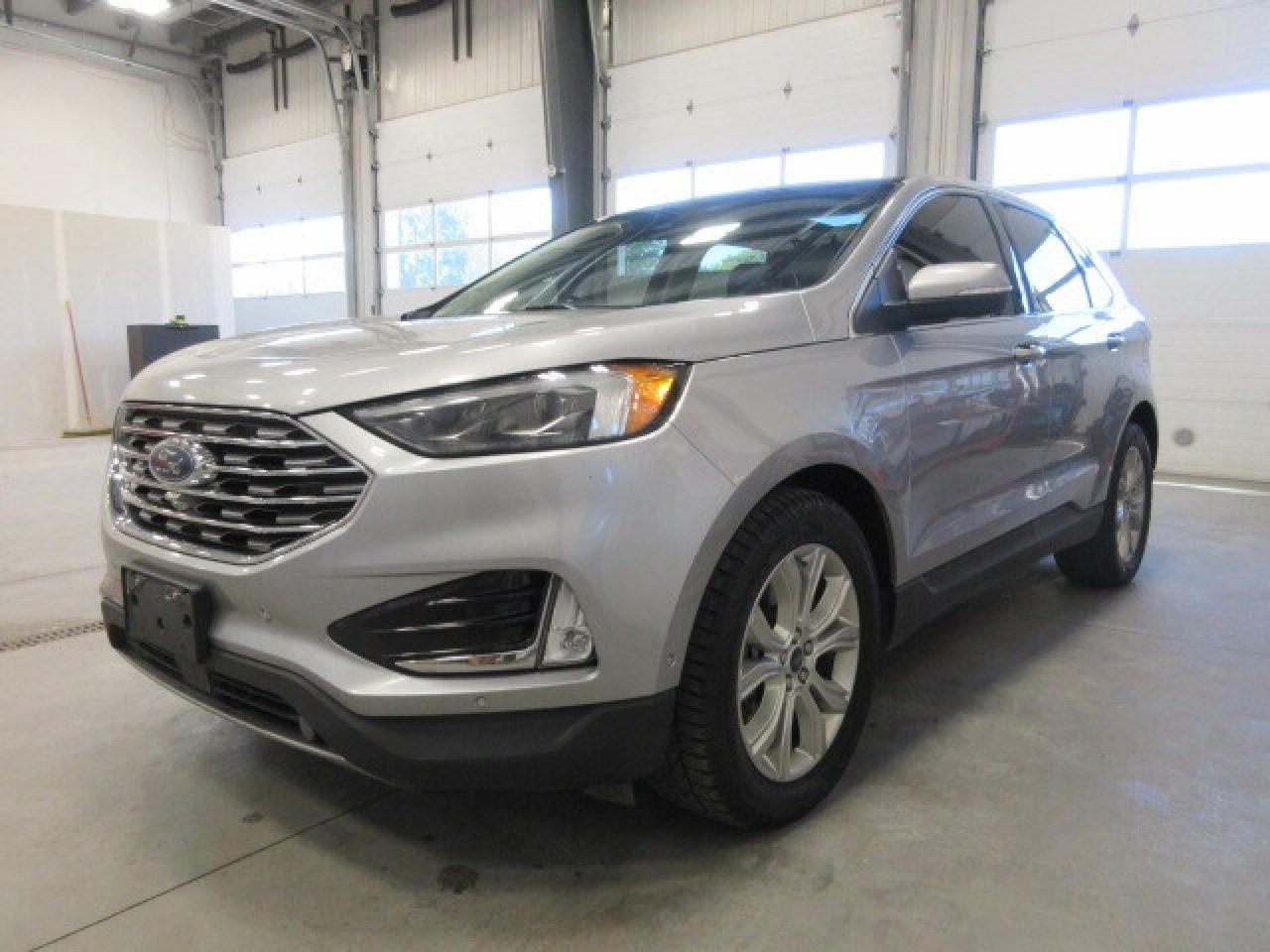 2020 Ford Edge TITANIUM AWD, ROOF, LEATHER, APPLE/ANDROID, 98K! Photo3
