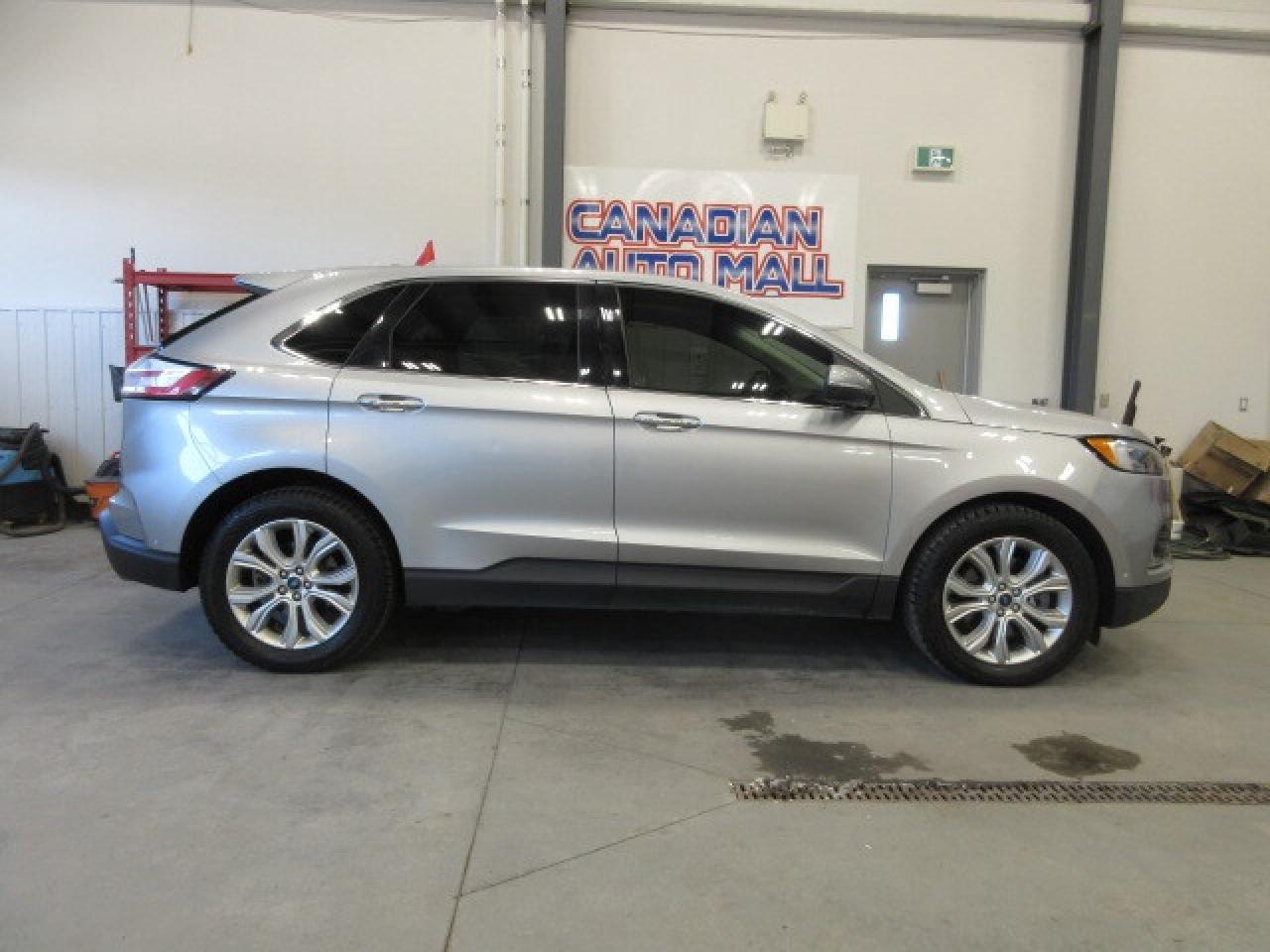 2020 Ford Edge TITANIUM AWD, ROOF, LEATHER, APPLE/ANDROID, 98K! Photo