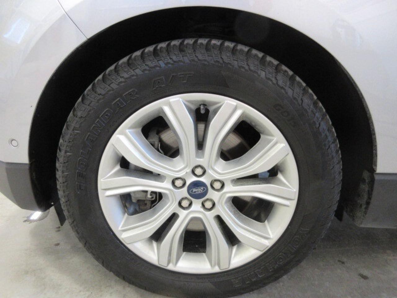 2020 Ford Edge TITANIUM AWD, ROOF, LEATHER, APPLE/ANDROID, 98K! Photo