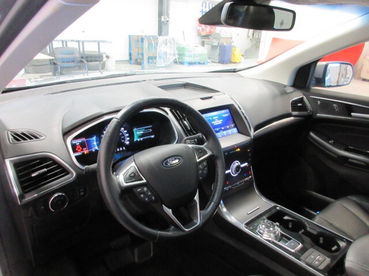 2020 Ford Edge TITANIUM AWD, ROOF, LEATHER, APPLE/ANDROID, 98K! Photo