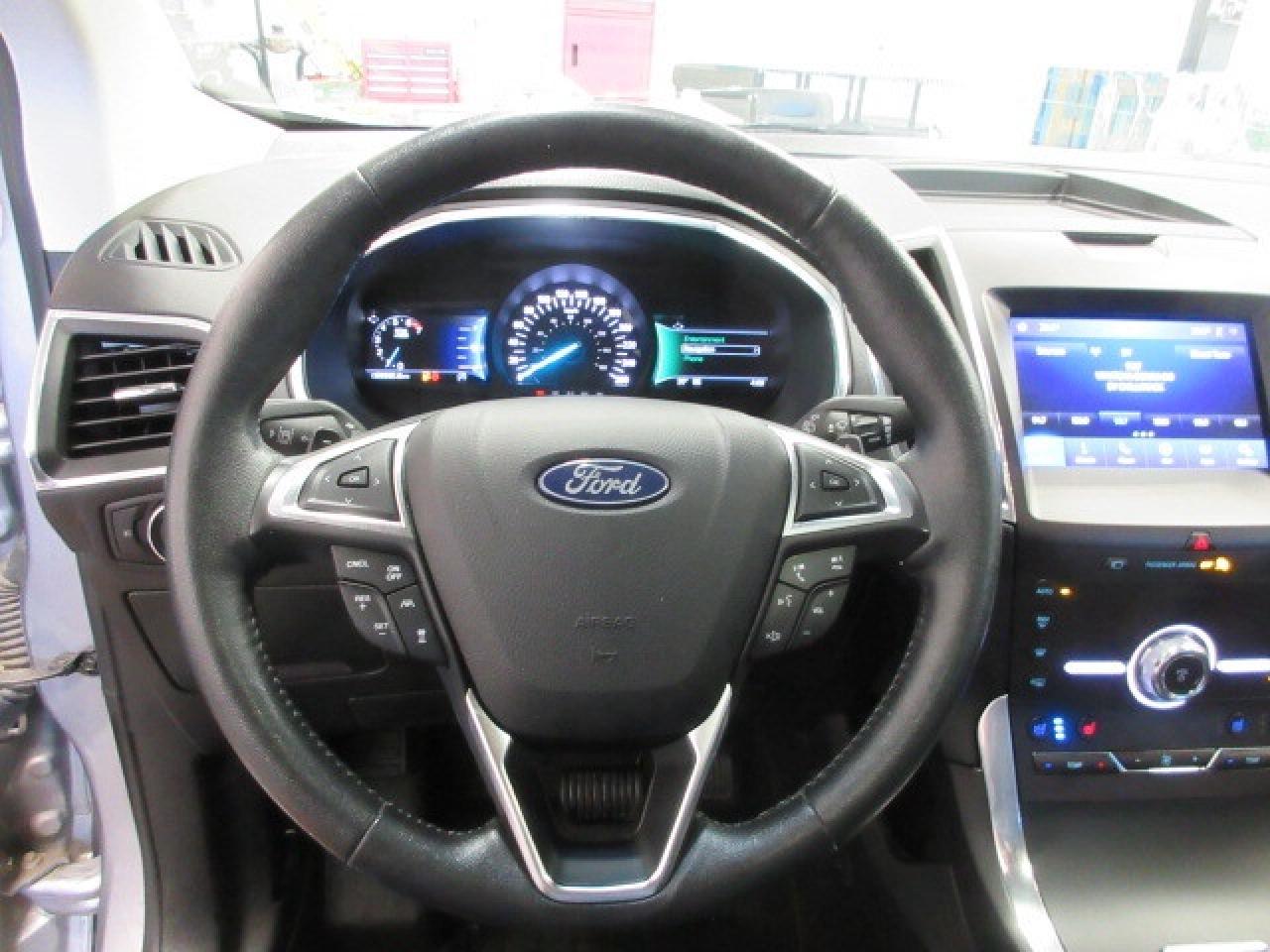 2020 Ford Edge TITANIUM AWD, ROOF, LEATHER, APPLE/ANDROID, 98K! Photo