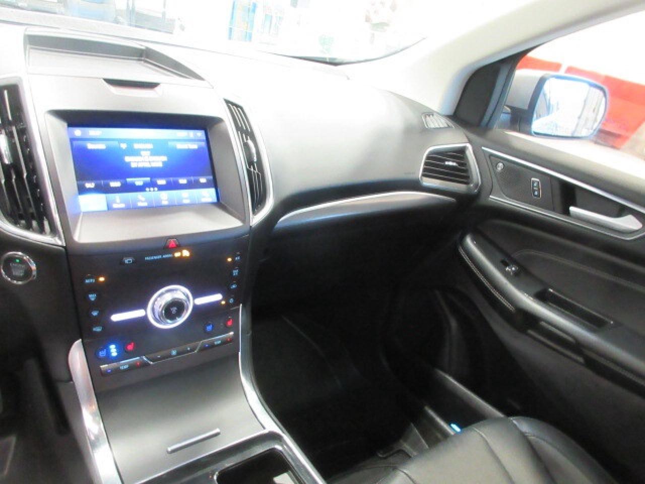 2020 Ford Edge TITANIUM AWD, ROOF, LEATHER, APPLE/ANDROID, 98K! Photo