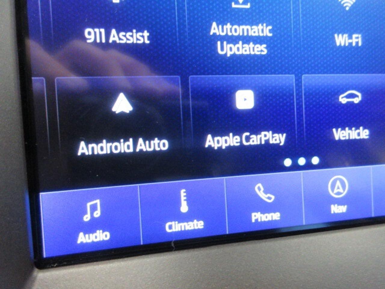 2020 Ford Edge TITANIUM AWD, ROOF, LEATHER, APPLE/ANDROID, 98K! Photo