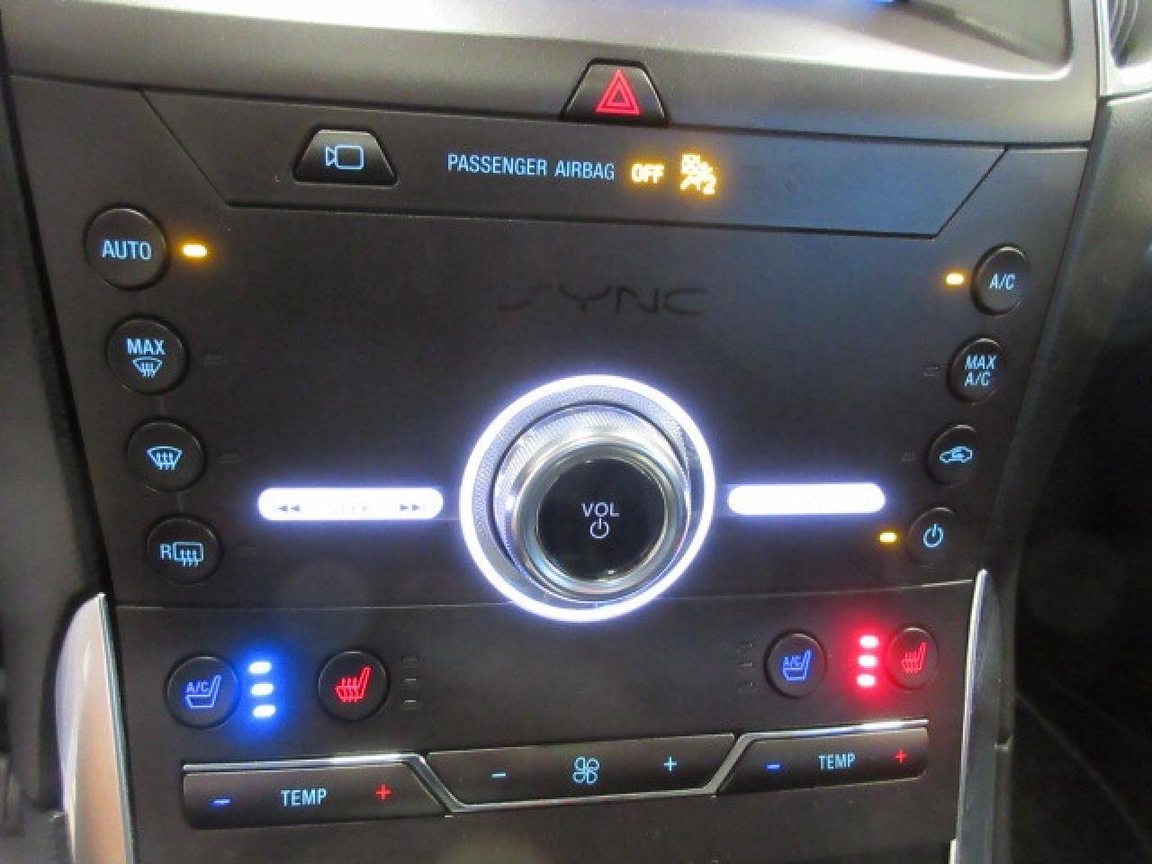 2020 Ford Edge TITANIUM AWD, ROOF, LEATHER, APPLE/ANDROID, 98K! Photo