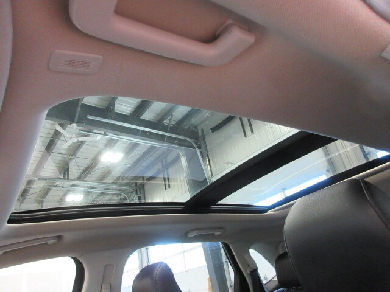 2020 Ford Edge TITANIUM AWD, ROOF, LEATHER, APPLE/ANDROID, 98K! Photo