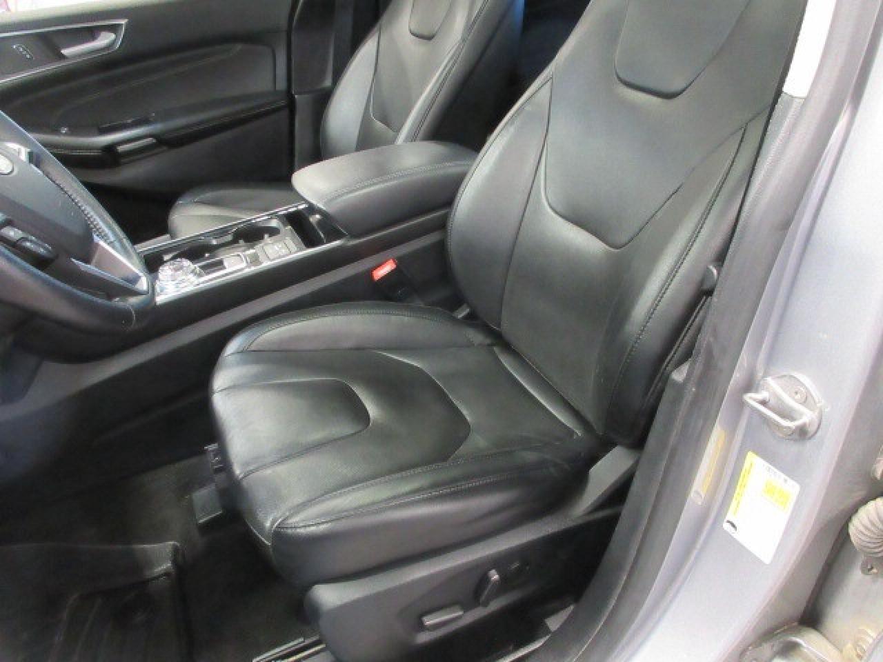 2020 Ford Edge TITANIUM AWD, ROOF, LEATHER, APPLE/ANDROID, 98K! Photo