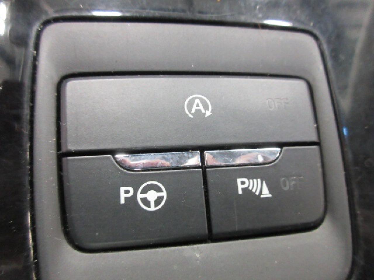 2020 Ford Edge TITANIUM AWD, ROOF, LEATHER, APPLE/ANDROID, 98K! Photo