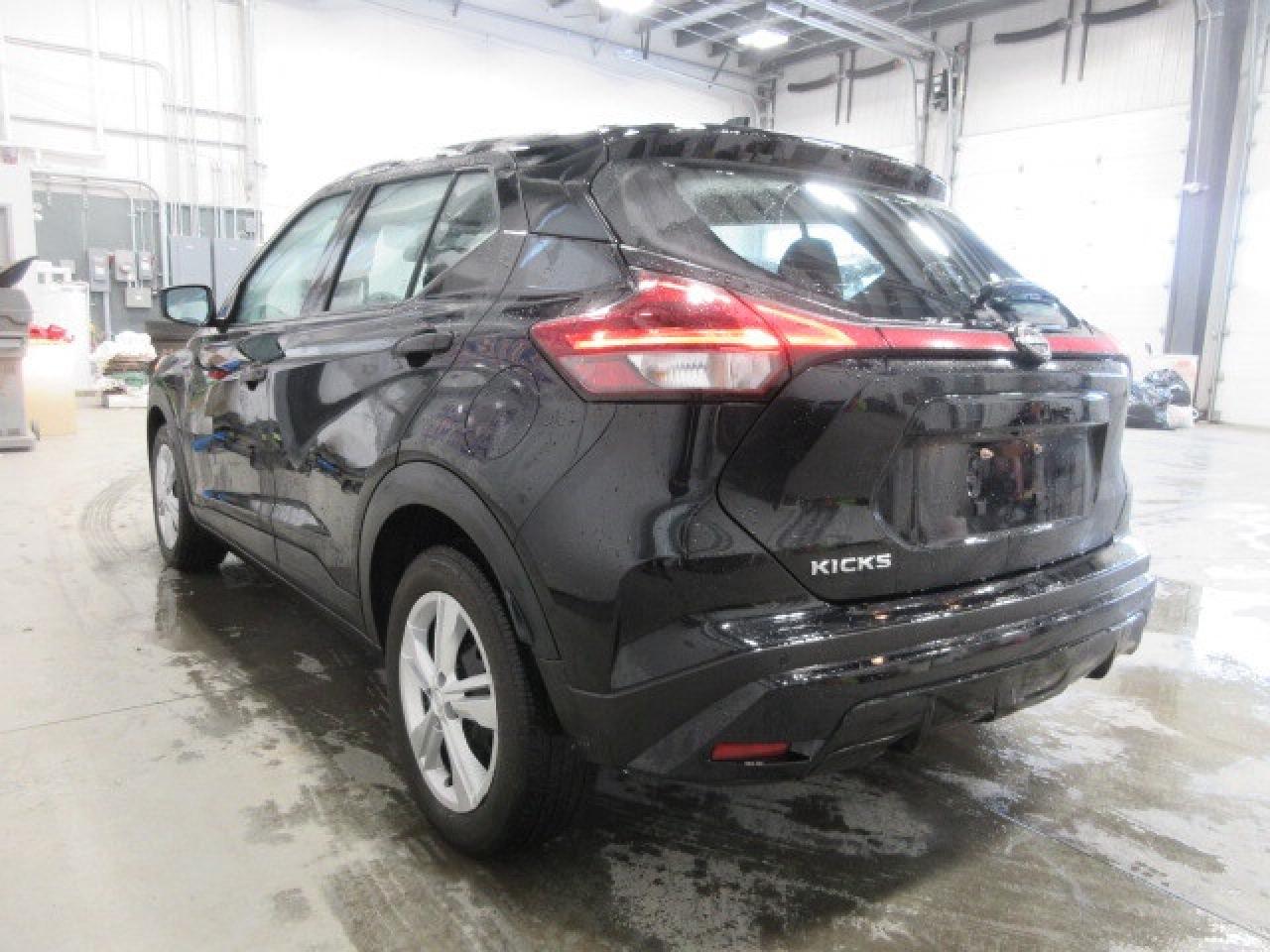 2023 Nissan Kicks AUTO, A/C, APPLE/ANDROID, JUST 21K! Photo