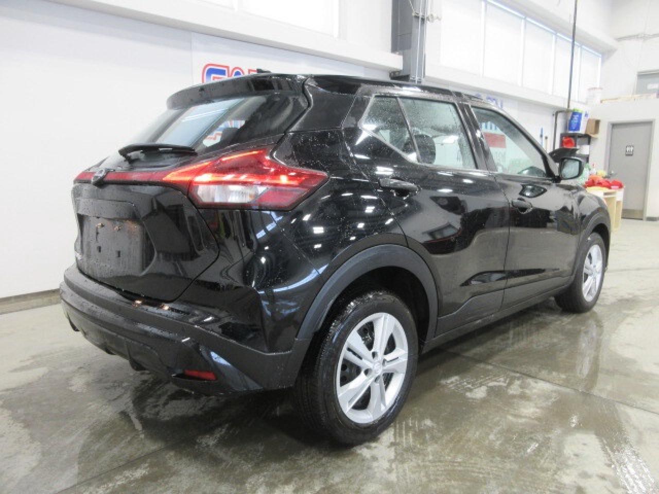 2023 Nissan Kicks AUTO, A/C, APPLE/ANDROID, JUST 21K! Photo