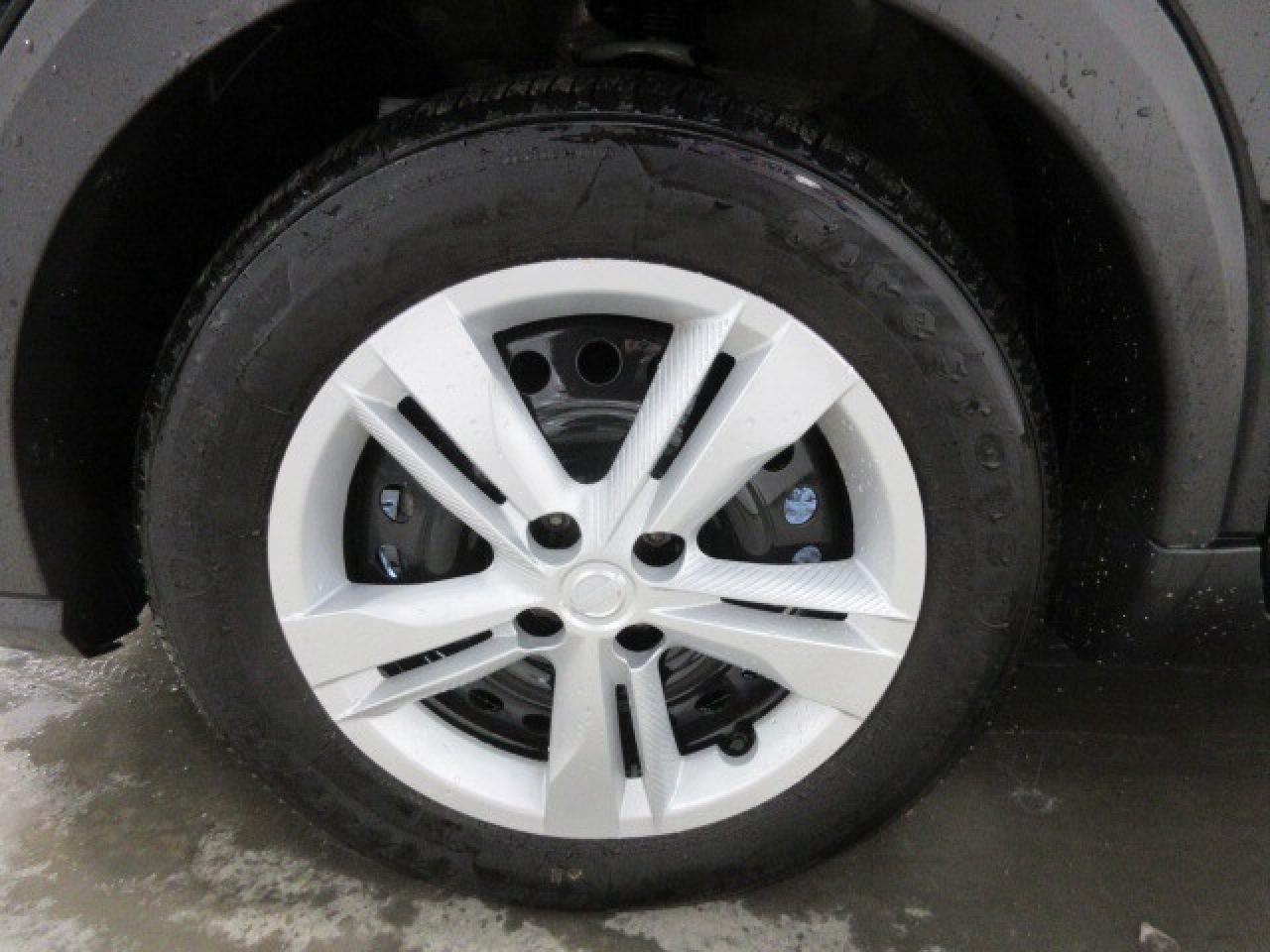 2023 Nissan Kicks AUTO, A/C, APPLE/ANDROID, JUST 21K! Photo