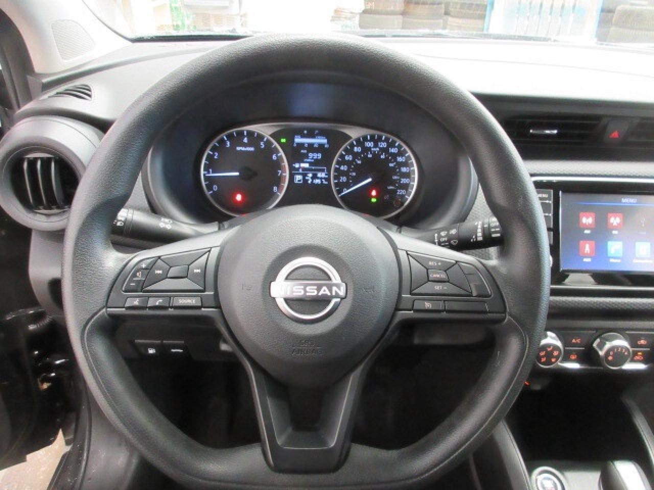 2023 Nissan Kicks AUTO, A/C, APPLE/ANDROID, JUST 21K! Photo