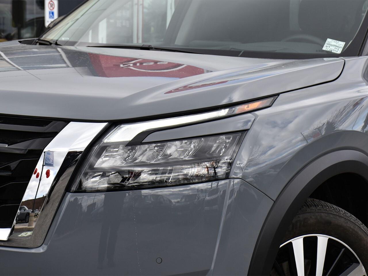 2025 Nissan Pathfinder PLATINUM, 8 PASSENGER, BOSE AUDIO, HEATED SEATS Photo