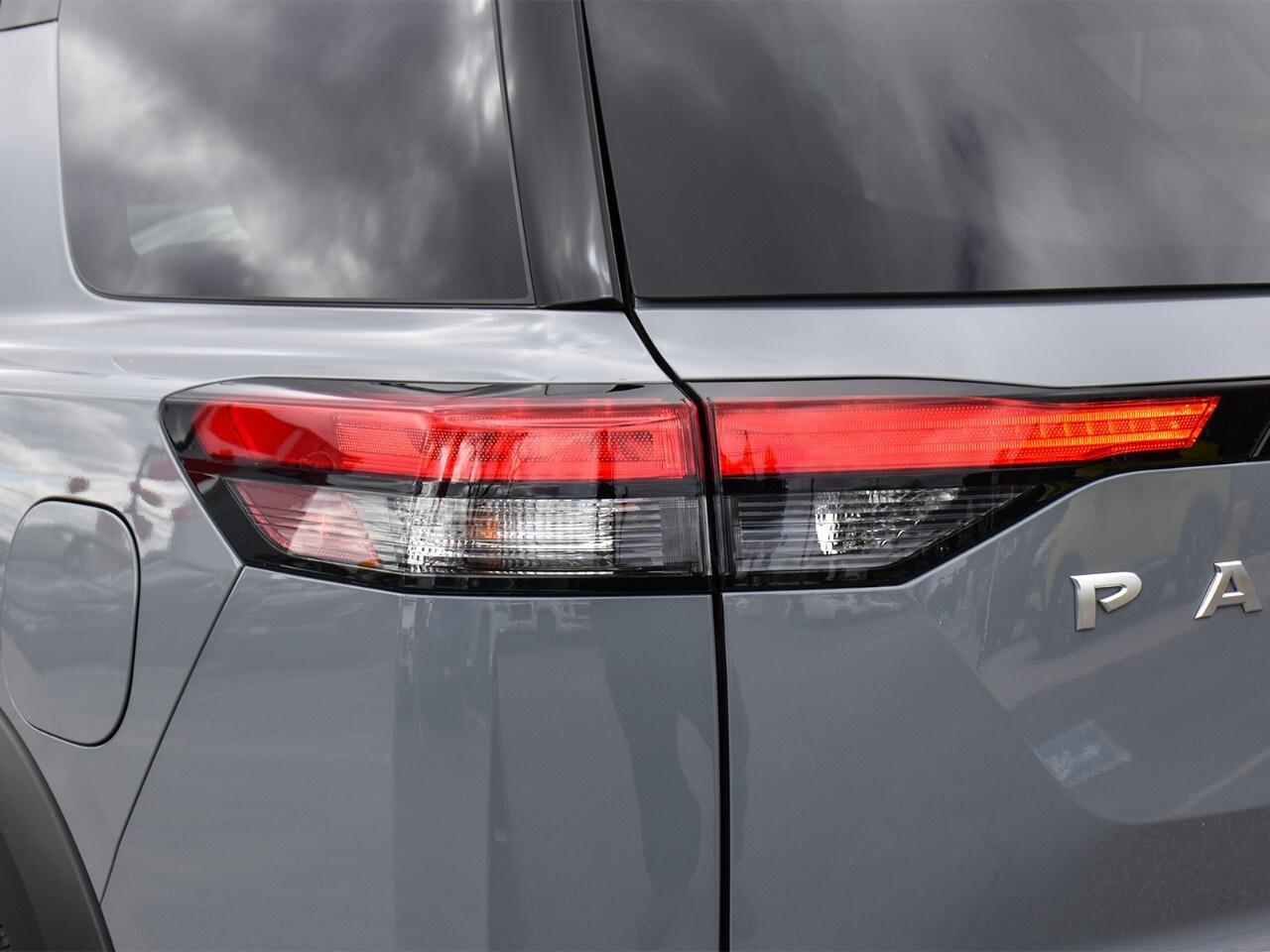 2025 Nissan Pathfinder PLATINUM, 8 PASSENGER, BOSE AUDIO, HEATED SEATS Photo