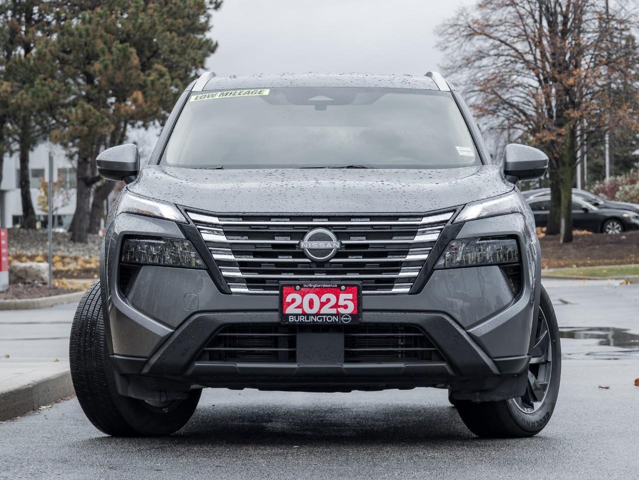 2025 Nissan Rogue SV MOONROOF Photo2