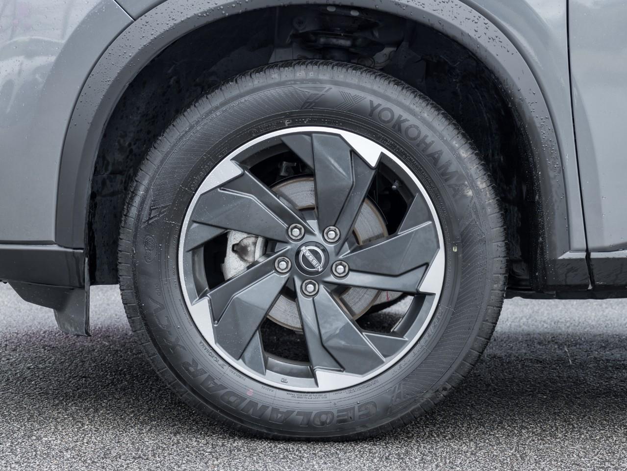 2025 Nissan Rogue SV MOONROOF Photo3