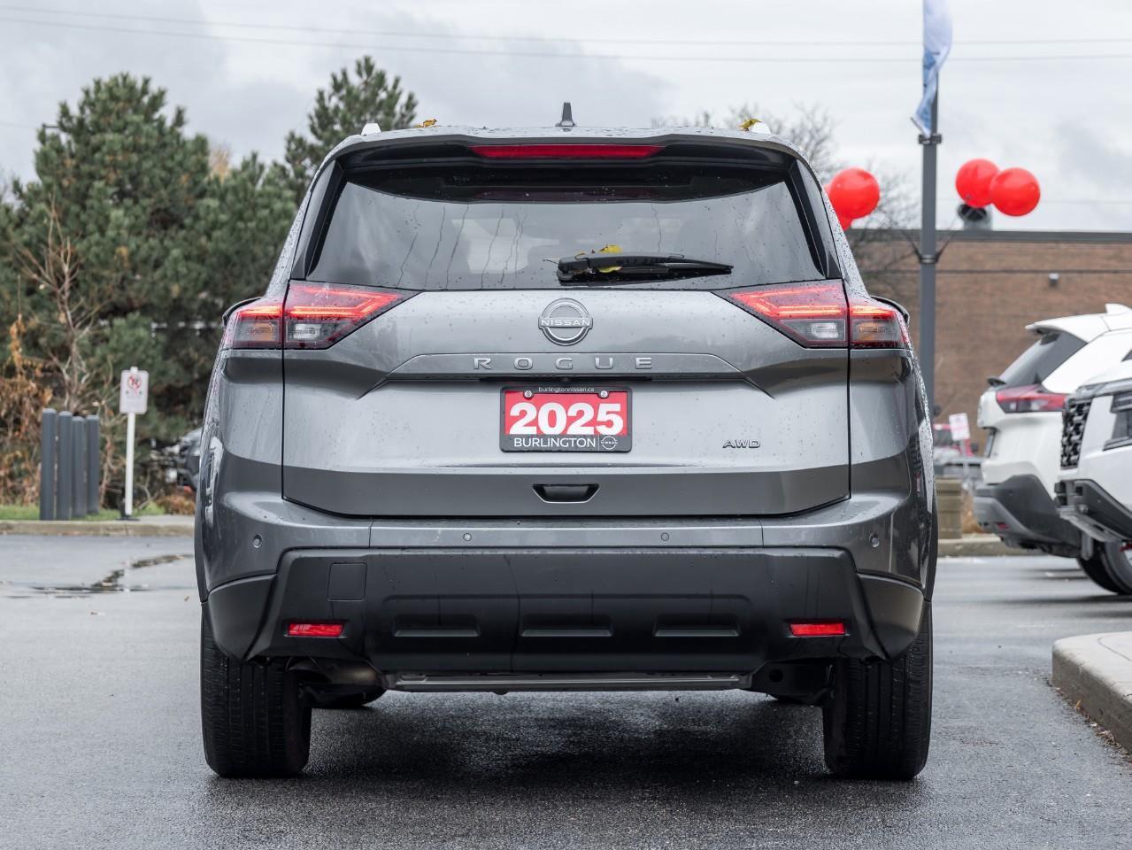 2025 Nissan Rogue SV MOONROOF Photo