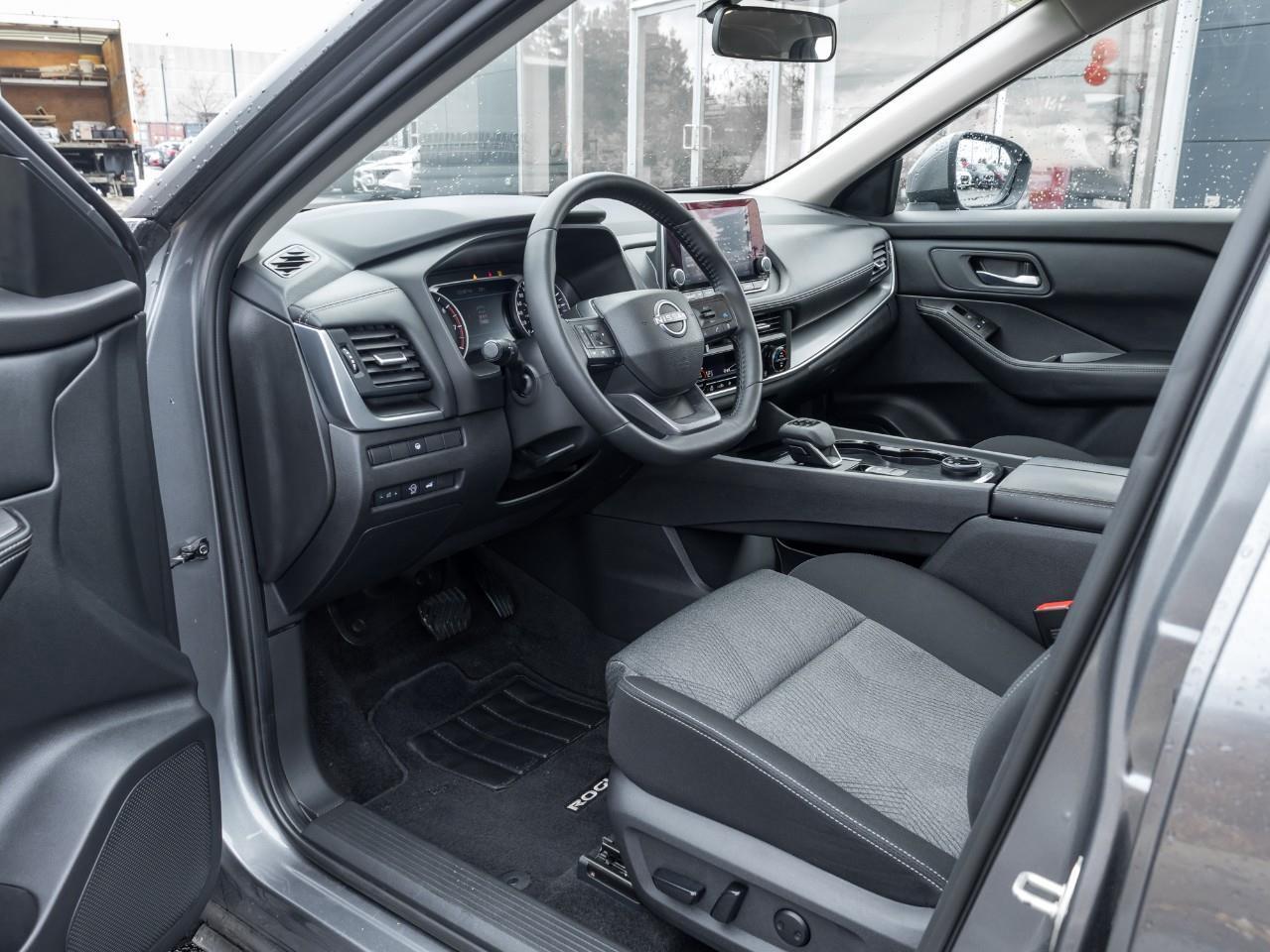 2025 Nissan Rogue SV MOONROOF Photo