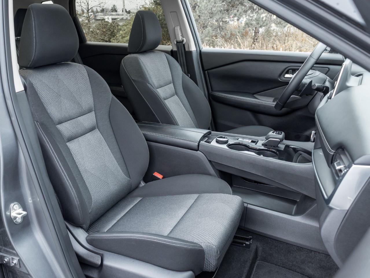 2025 Nissan Rogue SV MOONROOF Photo