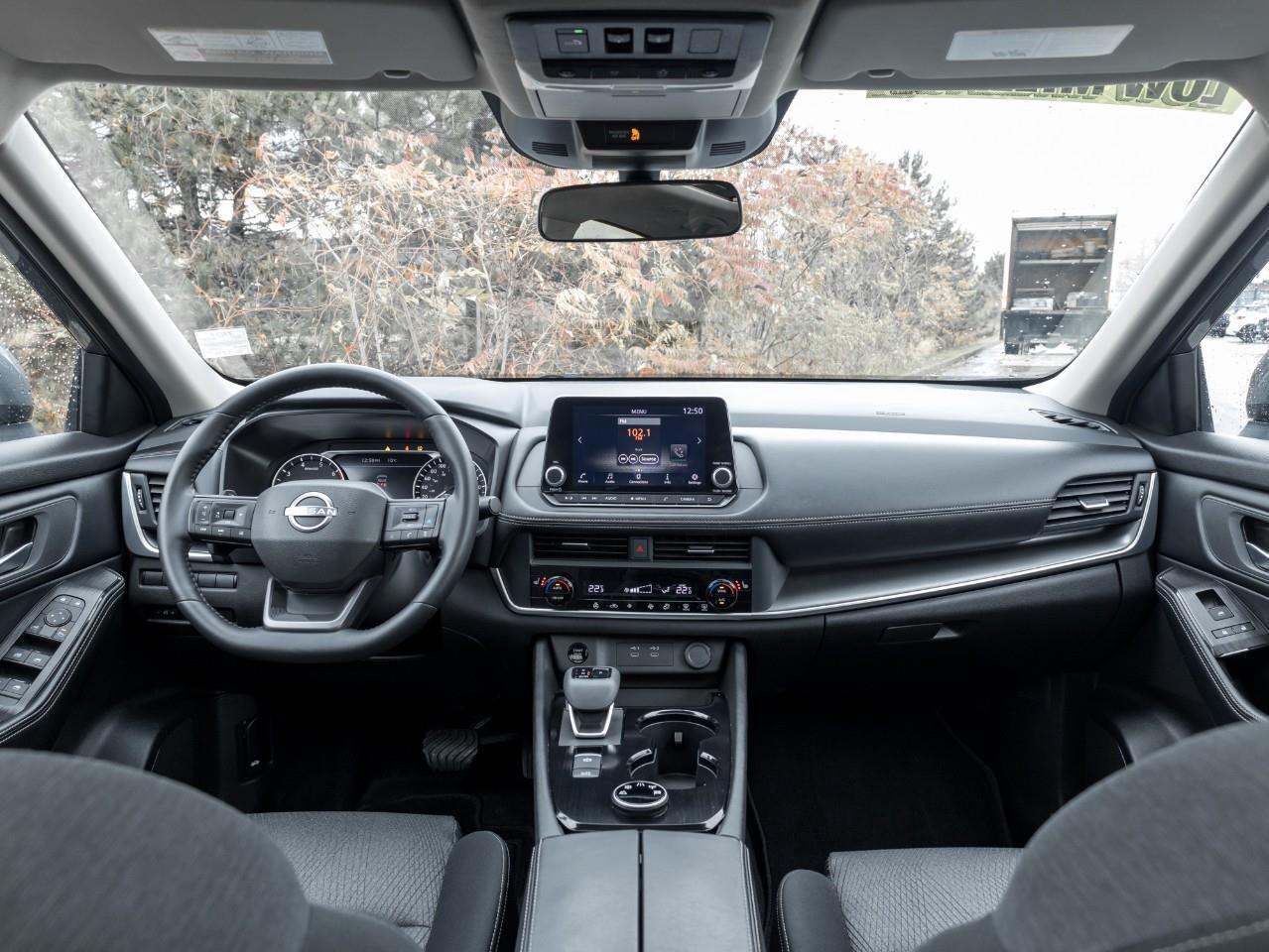 2025 Nissan Rogue SV MOONROOF Photo