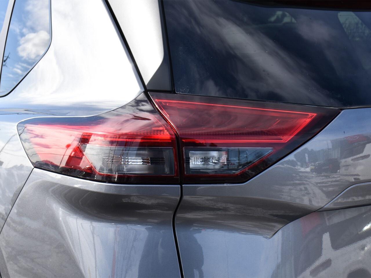 2025 Nissan Rogue AWD SV MOONROOF, LIKE NEW, APPLE CARPLAY Photo