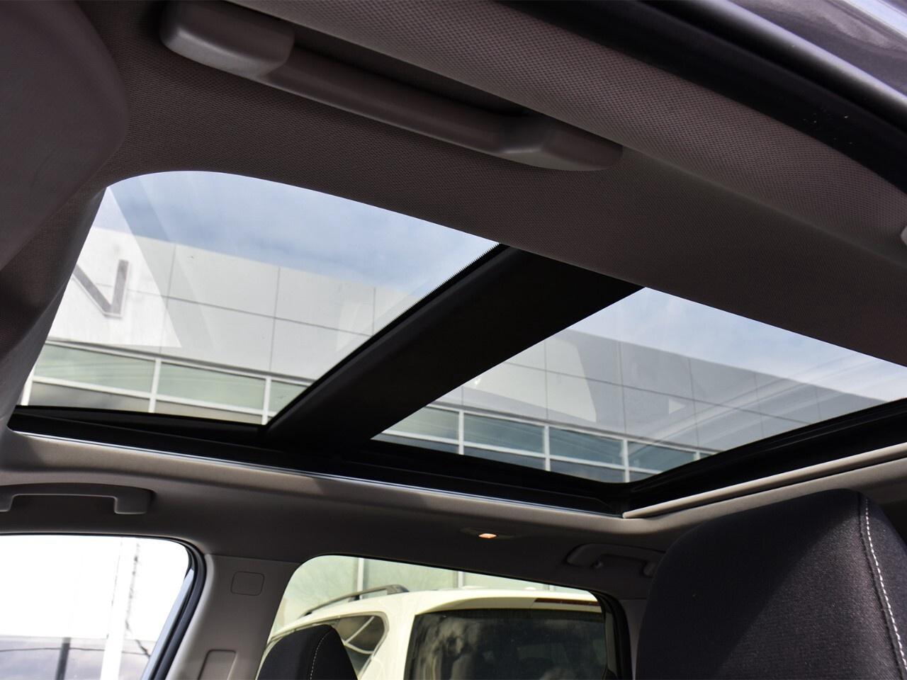 2025 Nissan Rogue AWD SV MOONROOF, LIKE NEW, APPLE CARPLAY Photo