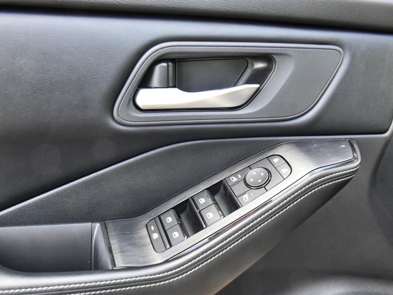 2025 Nissan Rogue AWD SV MOONROOF, LIKE NEW, APPLE CARPLAY Photo