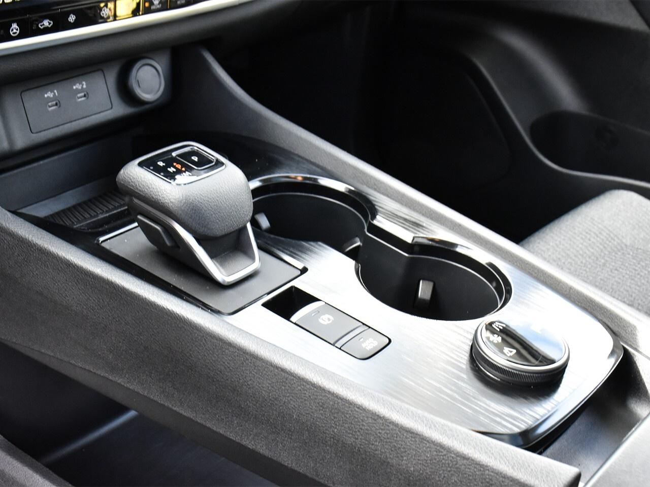 2025 Nissan Rogue AWD SV MOONROOF, LIKE NEW, APPLE CARPLAY Photo