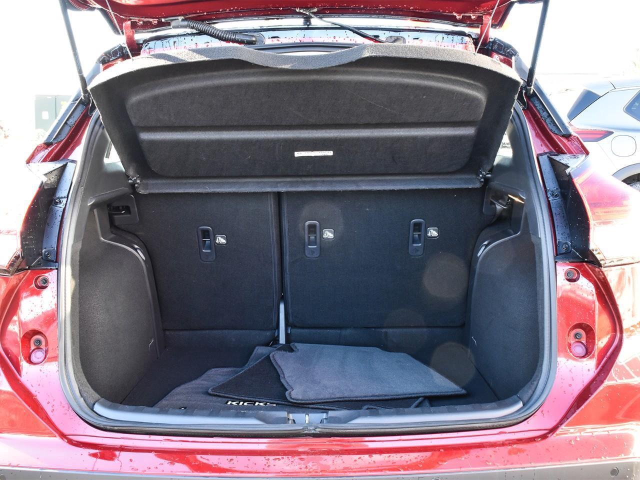 2023 Nissan Kicks SR Photo