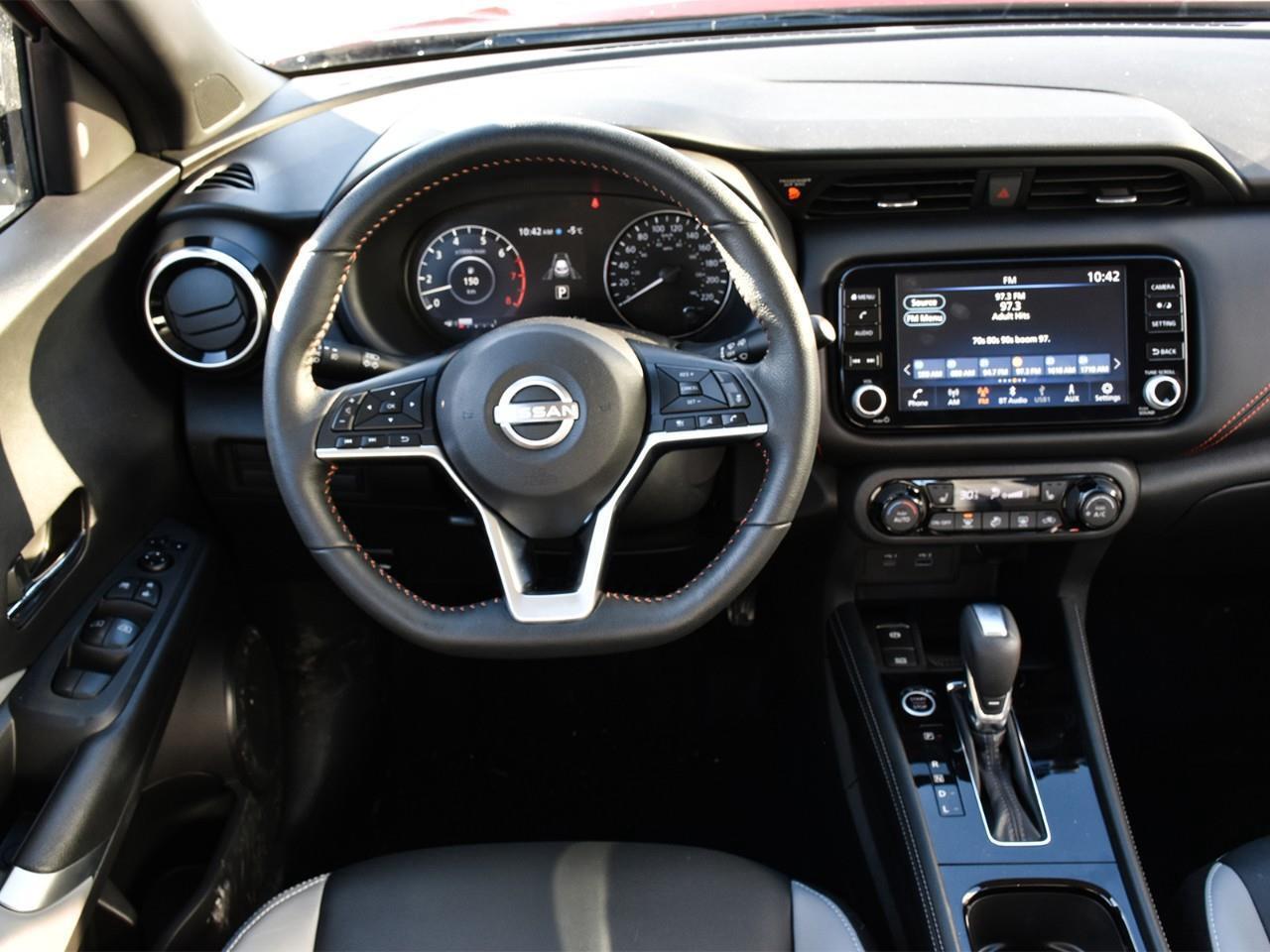 2023 Nissan Kicks SR Photo