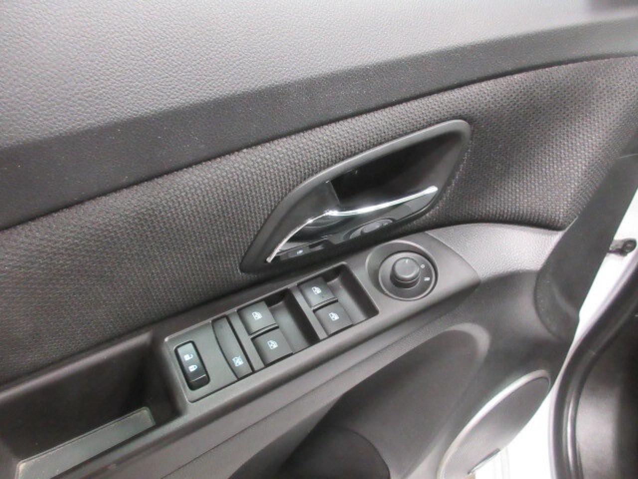 2016 Chevrolet Cruze LT, ROOF, A/C, AUTOSTART, CAMERA, JUST 131K! Photo