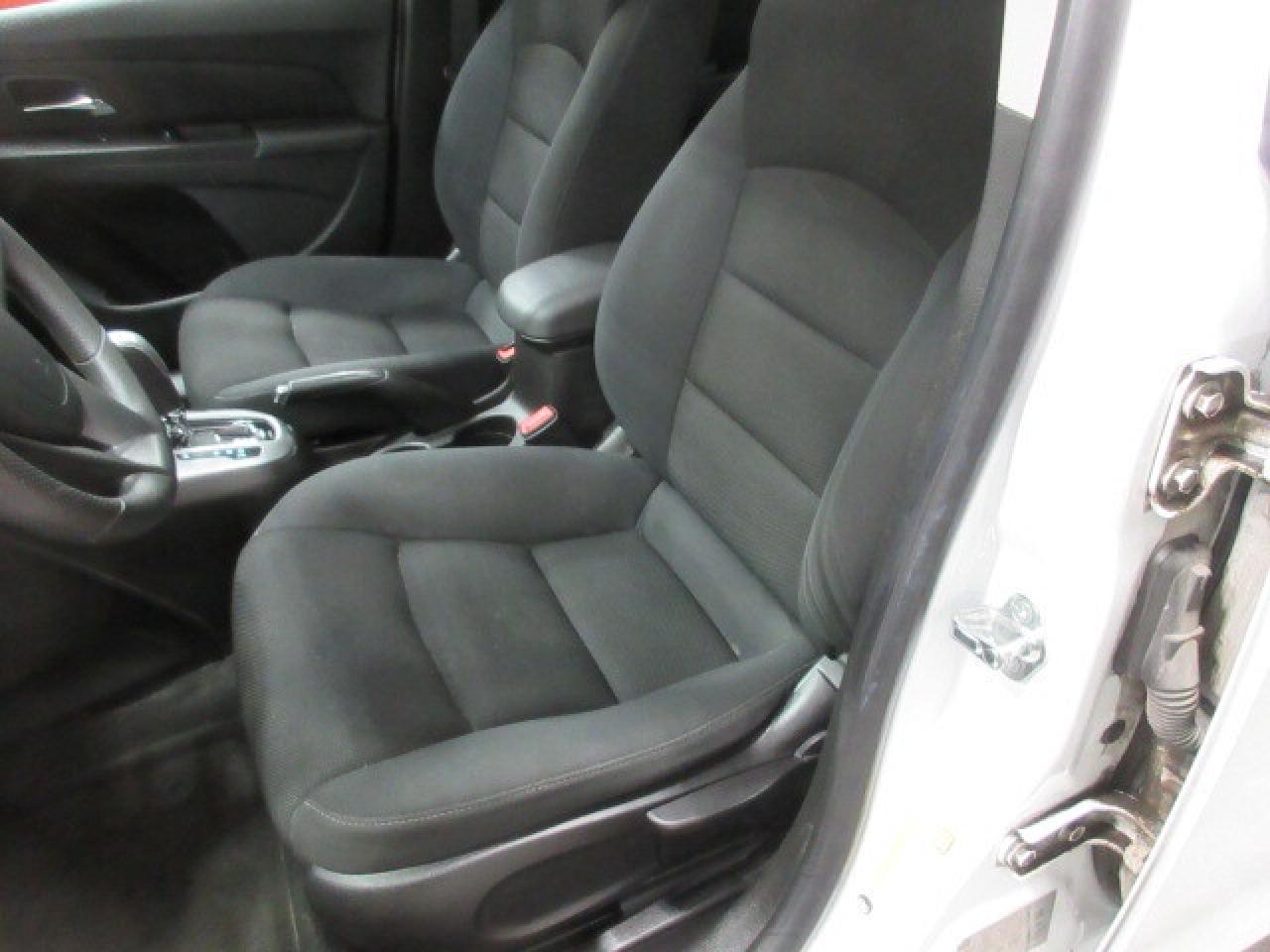 2016 Chevrolet Cruze LT, ROOF, A/C, AUTOSTART, CAMERA, JUST 131K! Photo