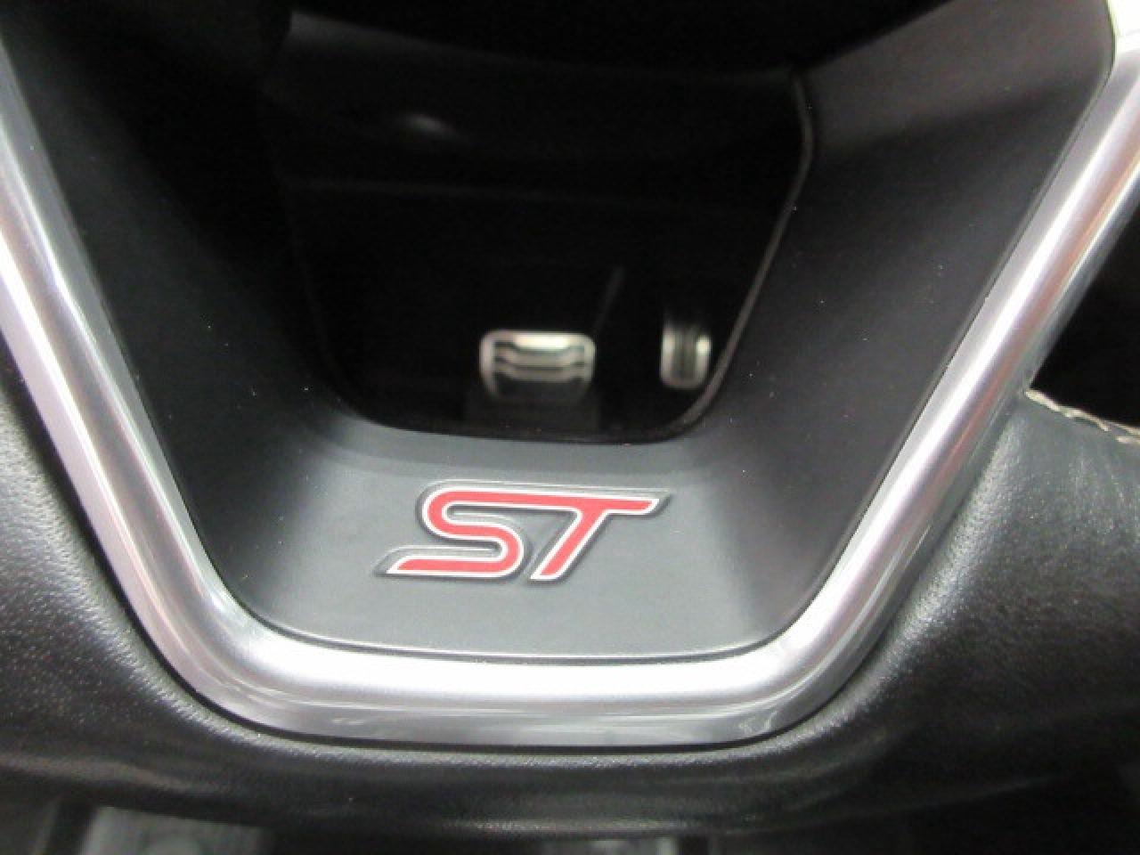 2022 Ford Edge ST AWD, NAV, ROOF, LEATHER, APPLE/ANDROID, 37K! Photo