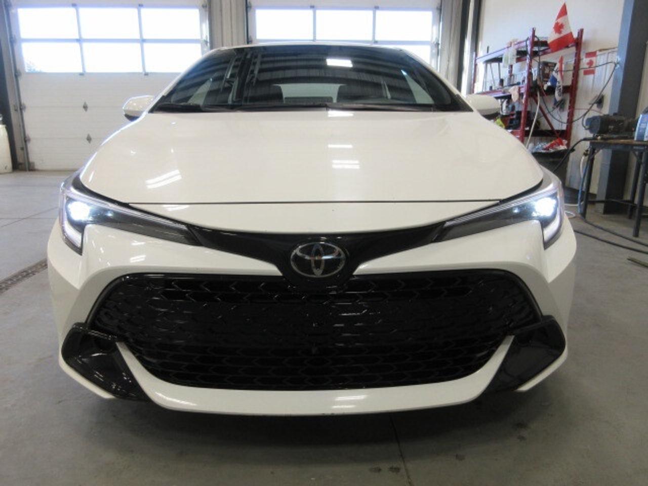 2023 Toyota Corolla Hatchback SE, AUTO, A/C, CAMERA, JUST 41,000 KM! Photo2