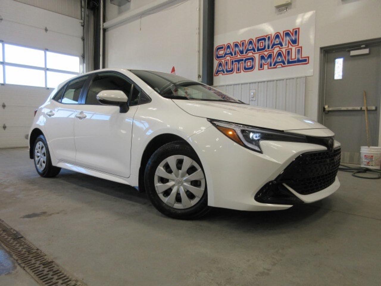 2023 Toyota Corolla Hatchback SE, AUTO, A/C, CAMERA, JUST 41,000 KM! Photo