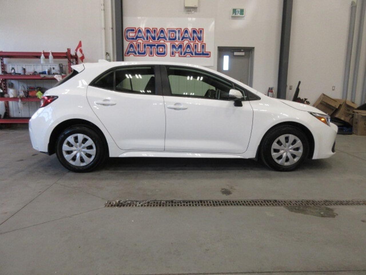 2023 Toyota Corolla Hatchback SE, AUTO, A/C, CAMERA, JUST 41,000 KM! Photo