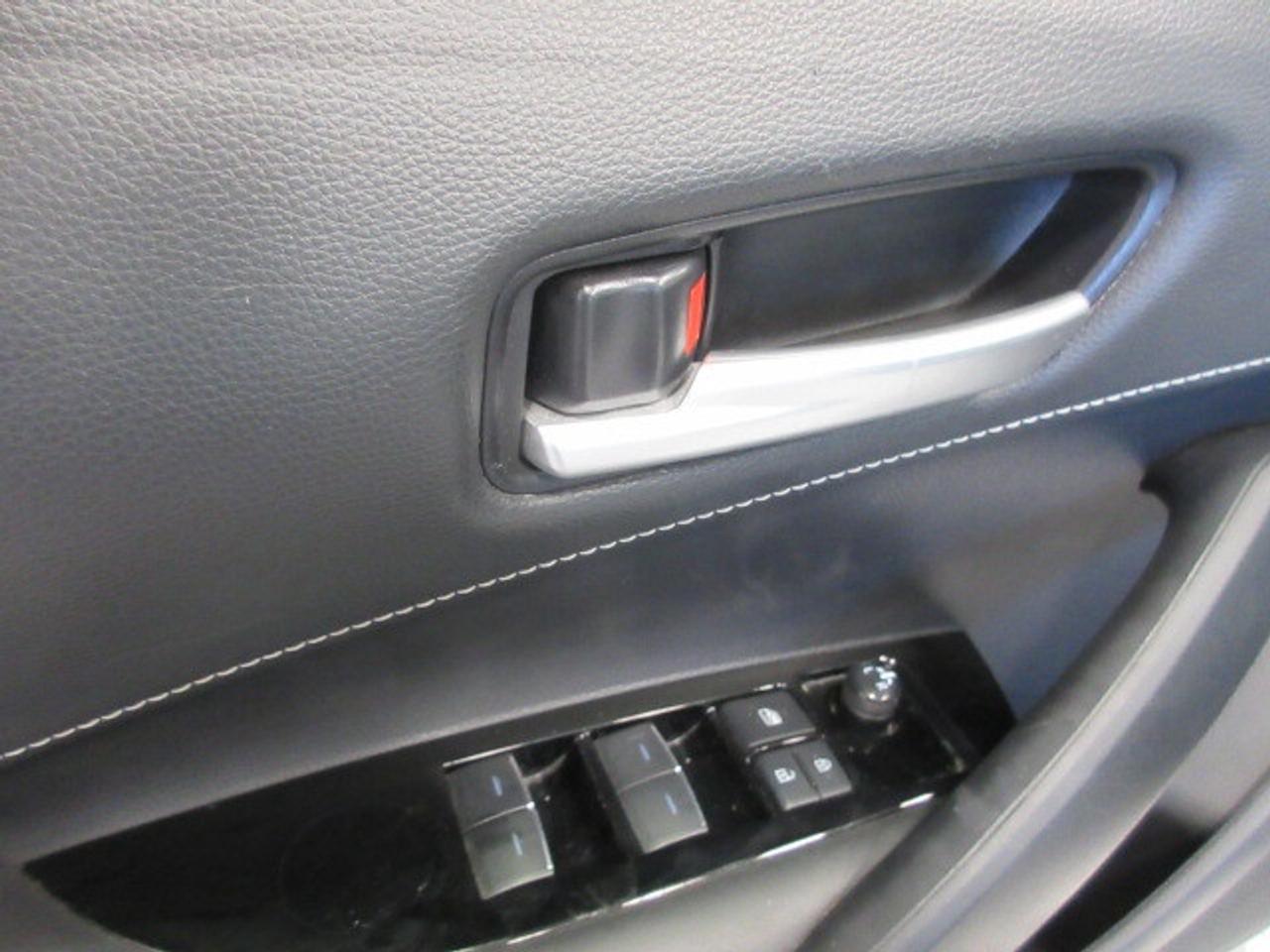 2023 Toyota Corolla Hatchback SE, AUTO, A/C, CAMERA, JUST 41,000 KM! Photo