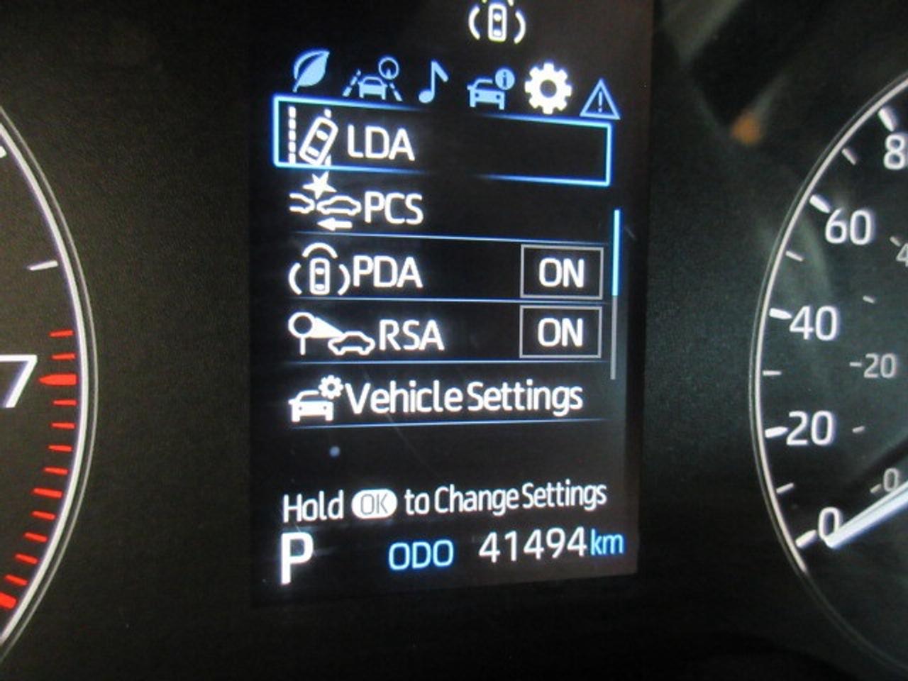 2023 Toyota Corolla Hatchback SE, AUTO, A/C, CAMERA, JUST 41,000 KM! Photo